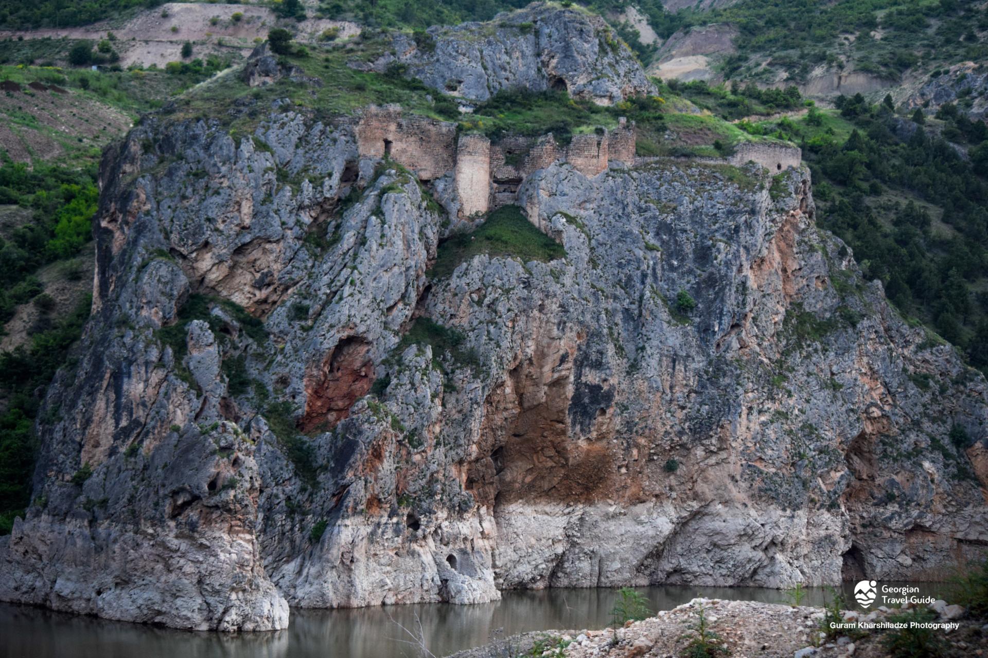ახიზის ციხე