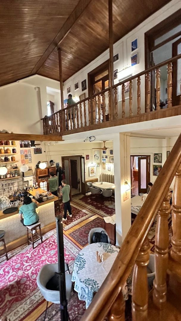 Sakhli’s two-level interior and wooden gallery
