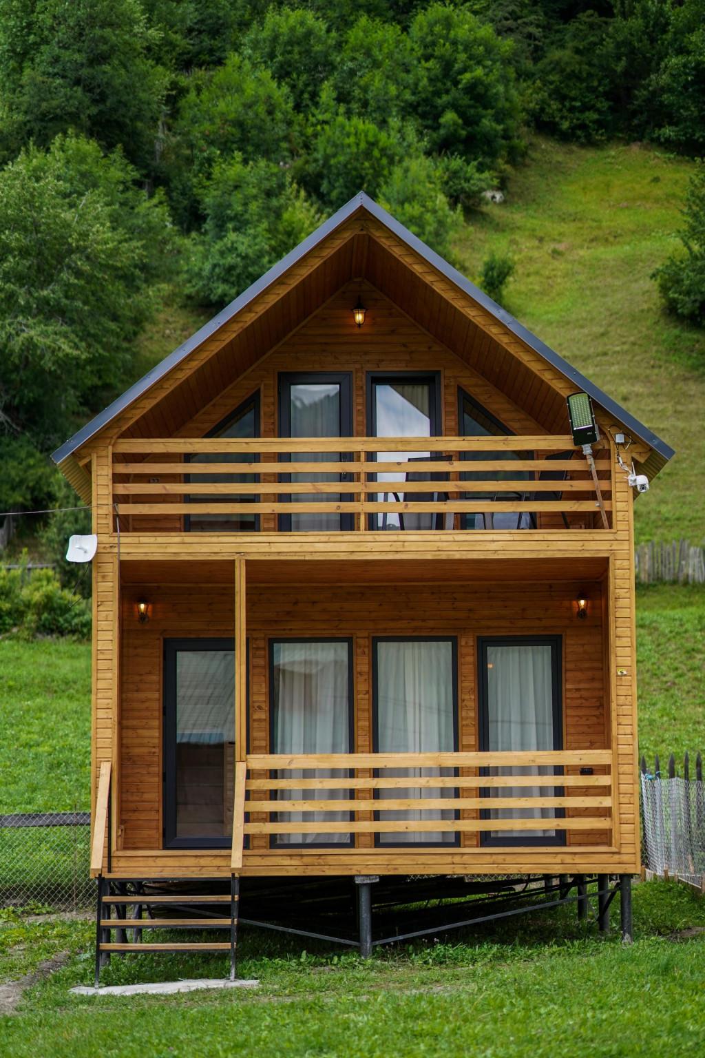 ხის სახლი მესტიაში - wood house in Mestia