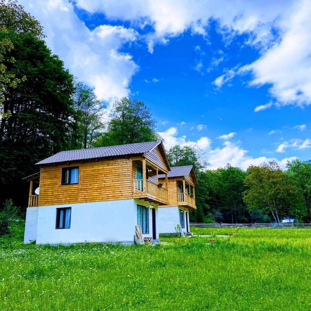 კოტეჯები და სასტუმრო