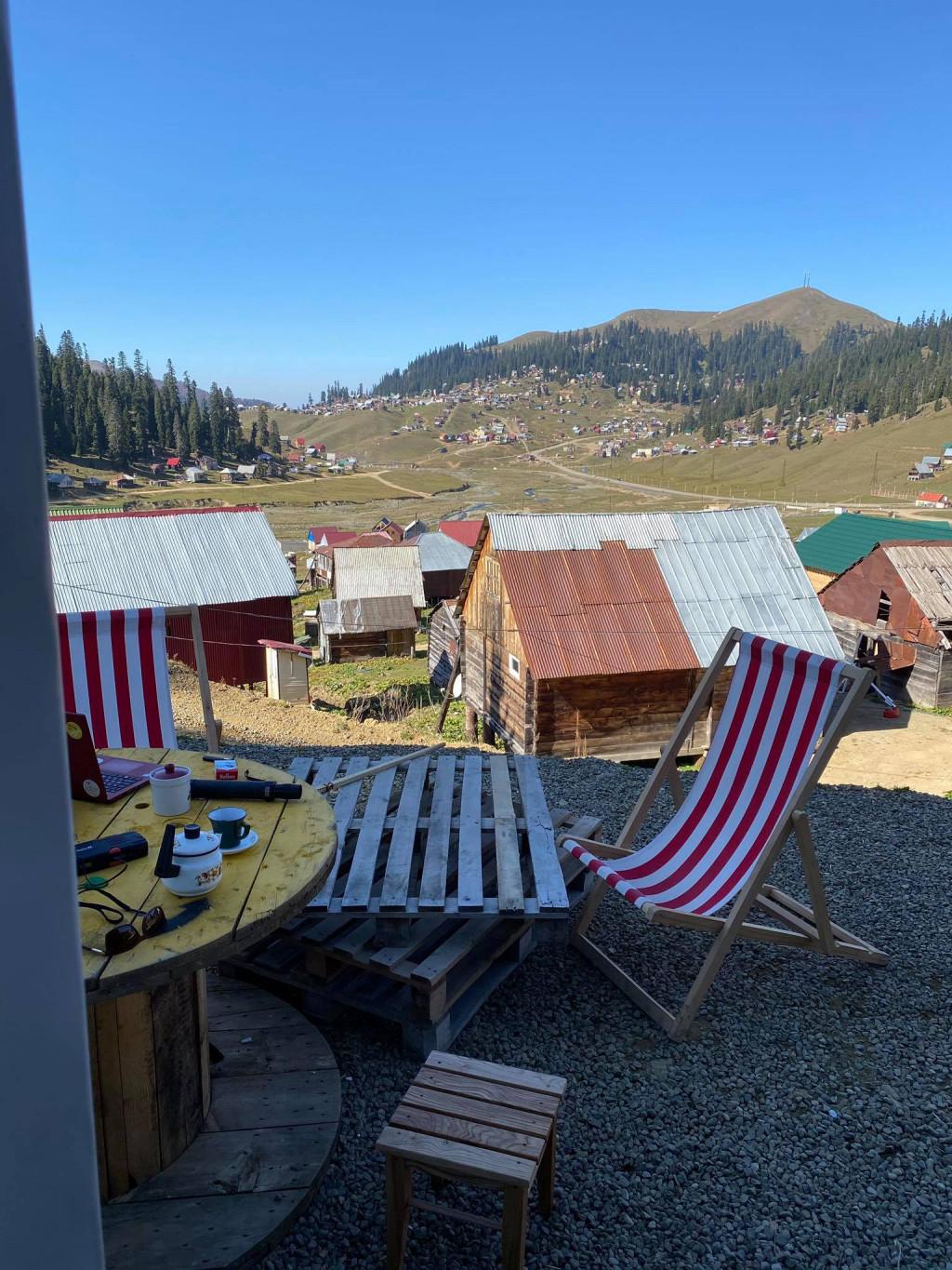 122002280_338809417405434_493237