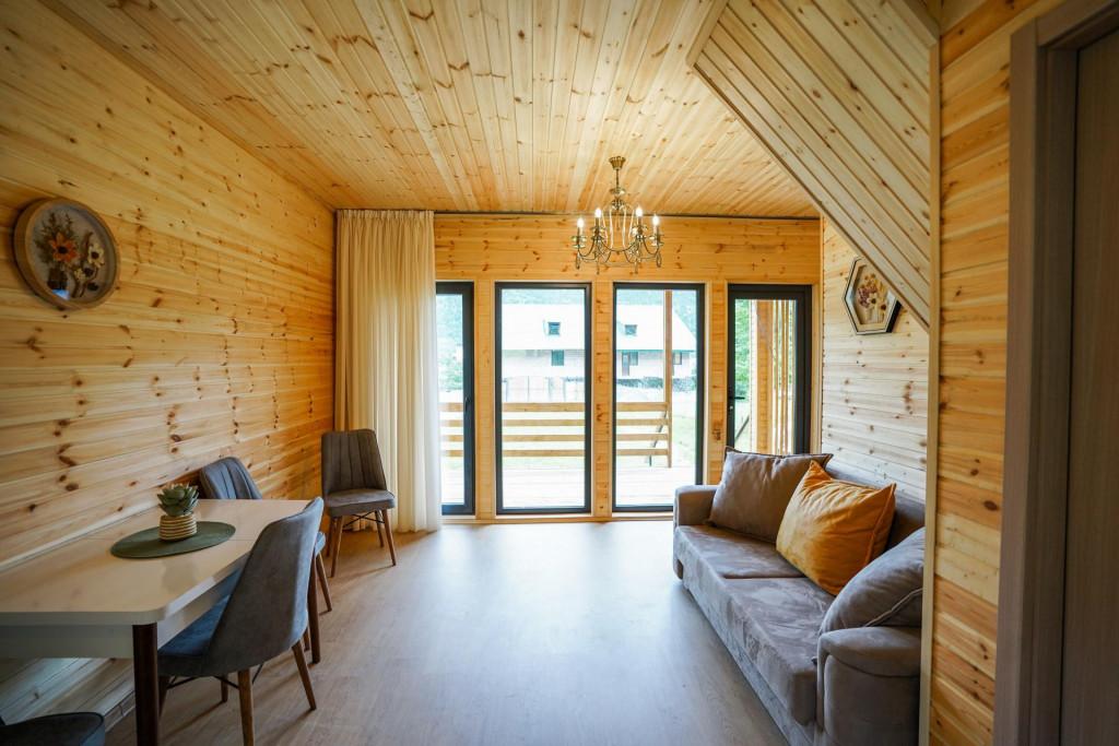 ხის სახლი მესტიაში - wood house in Mestia