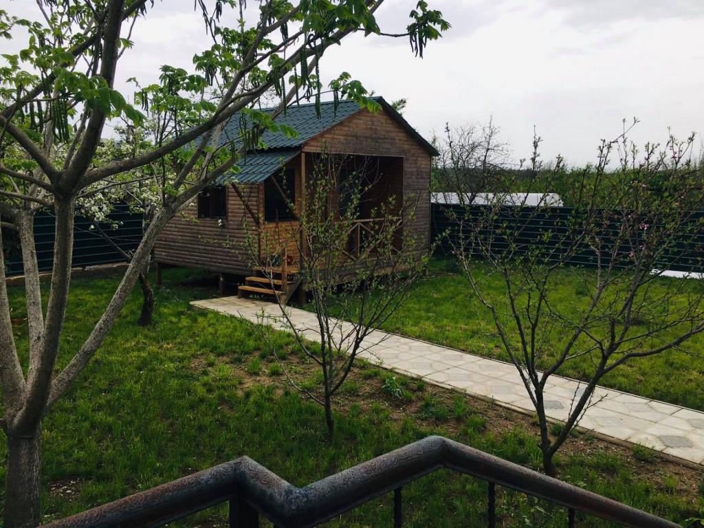 კოტეჯები პრომეთეს მღვიმის მიმდებარე ტერიტორიაზე