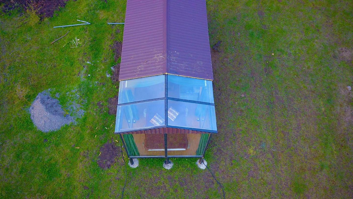 ოთახი ტბაზე