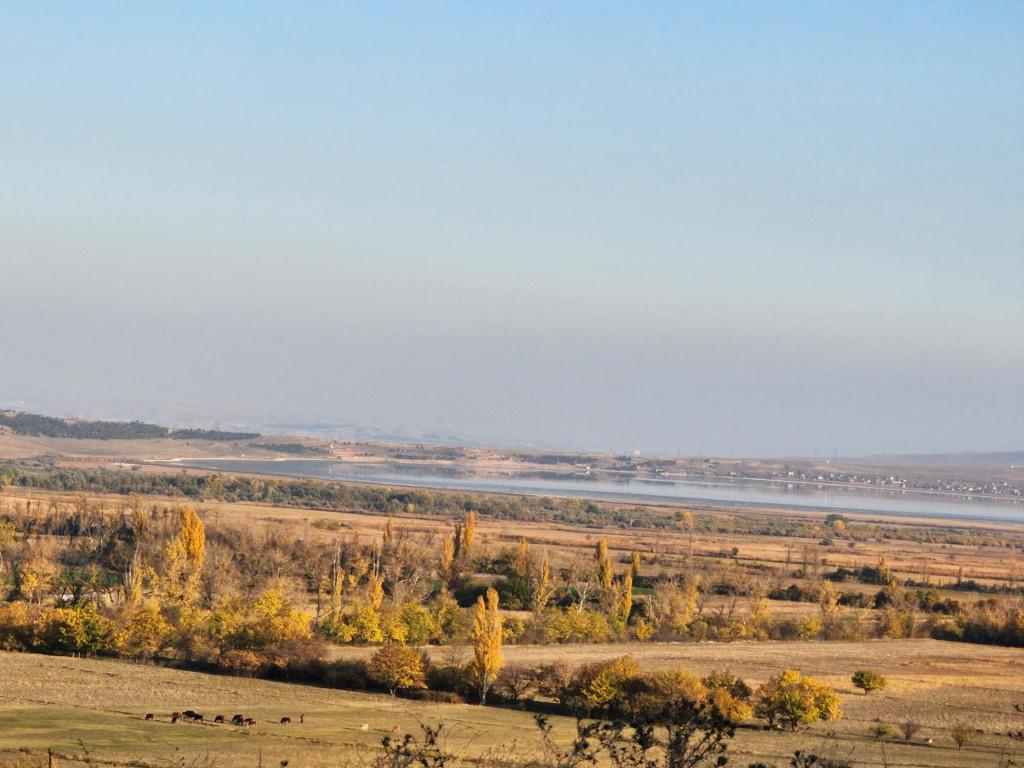 კუმისის ტბა