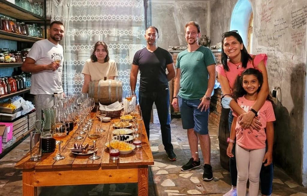 რთველი, ღვინის დეგუსტაცია,მასტერკლასები და სადილი გურამი პაპას მარანში