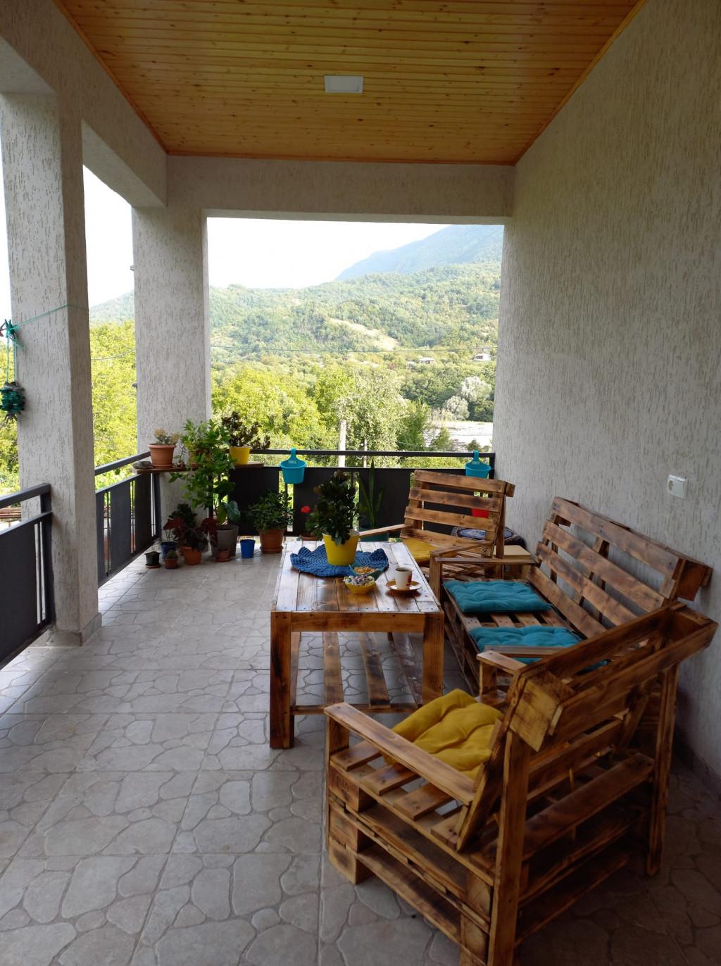 საოჯახო სასტუმრო ლაზუ