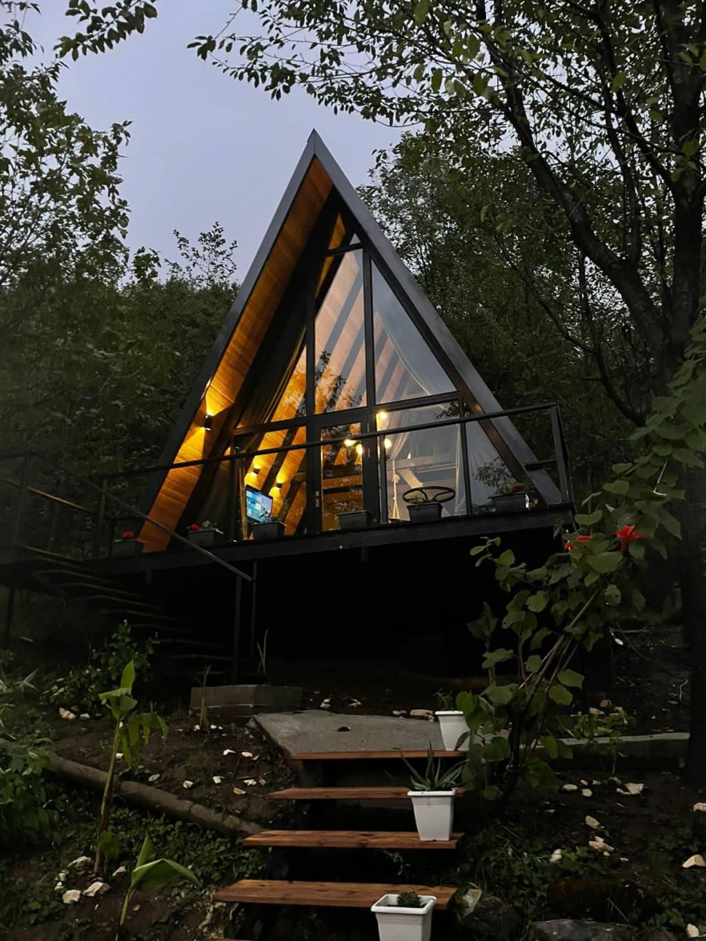 კოტეჯი სათაფლიაში