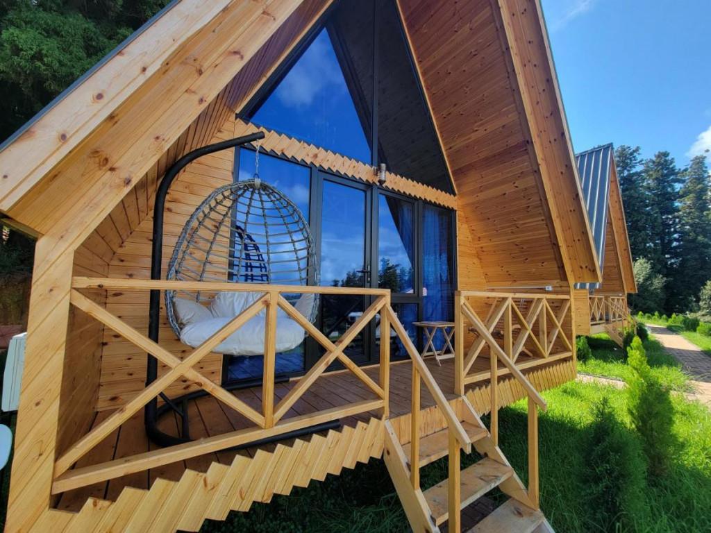 კოტეჯი თემა