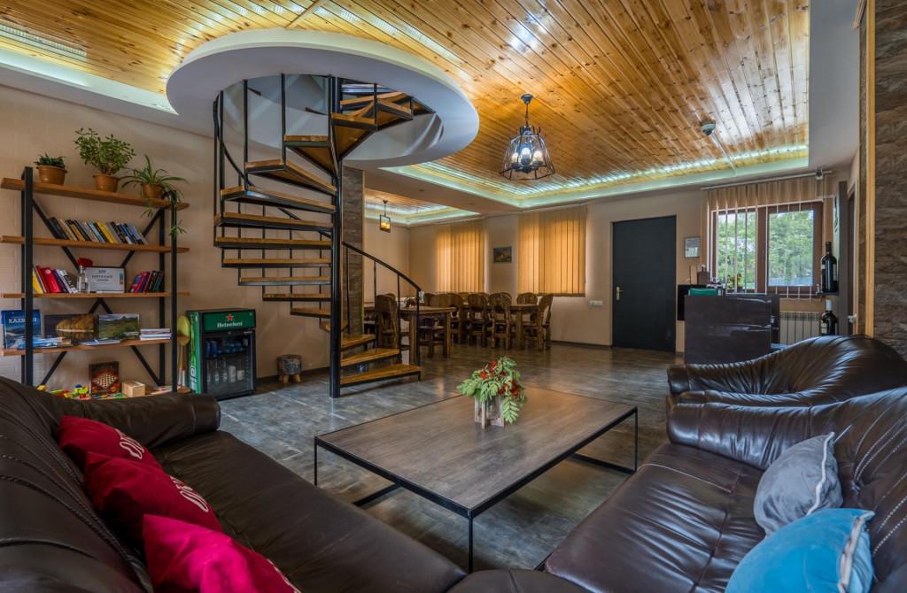 71082868_1101181693637362_860730