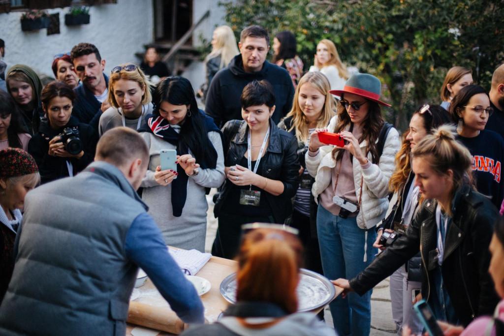 74382354_2678285815566815_113365