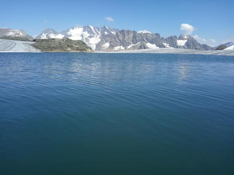 79410875_2552887761614593_638102