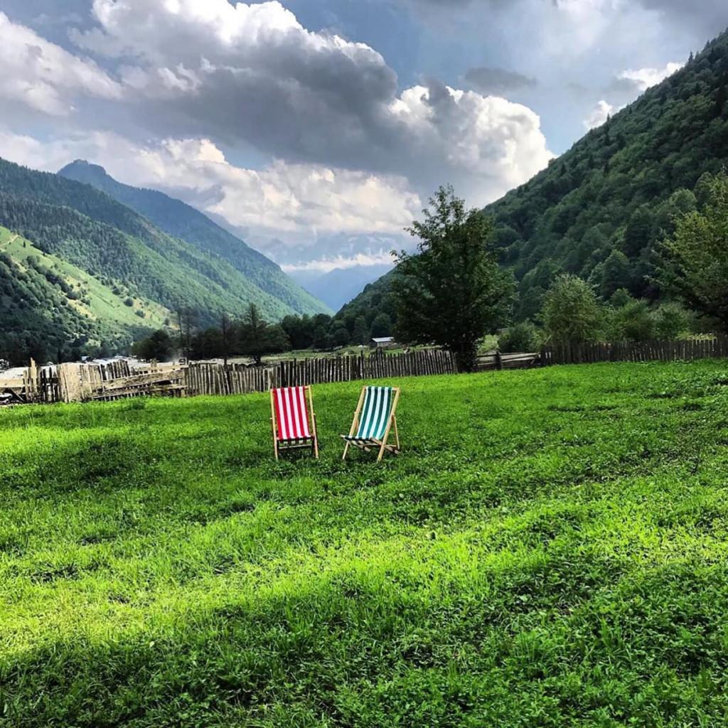 კოტეჯები და სასტუმრო