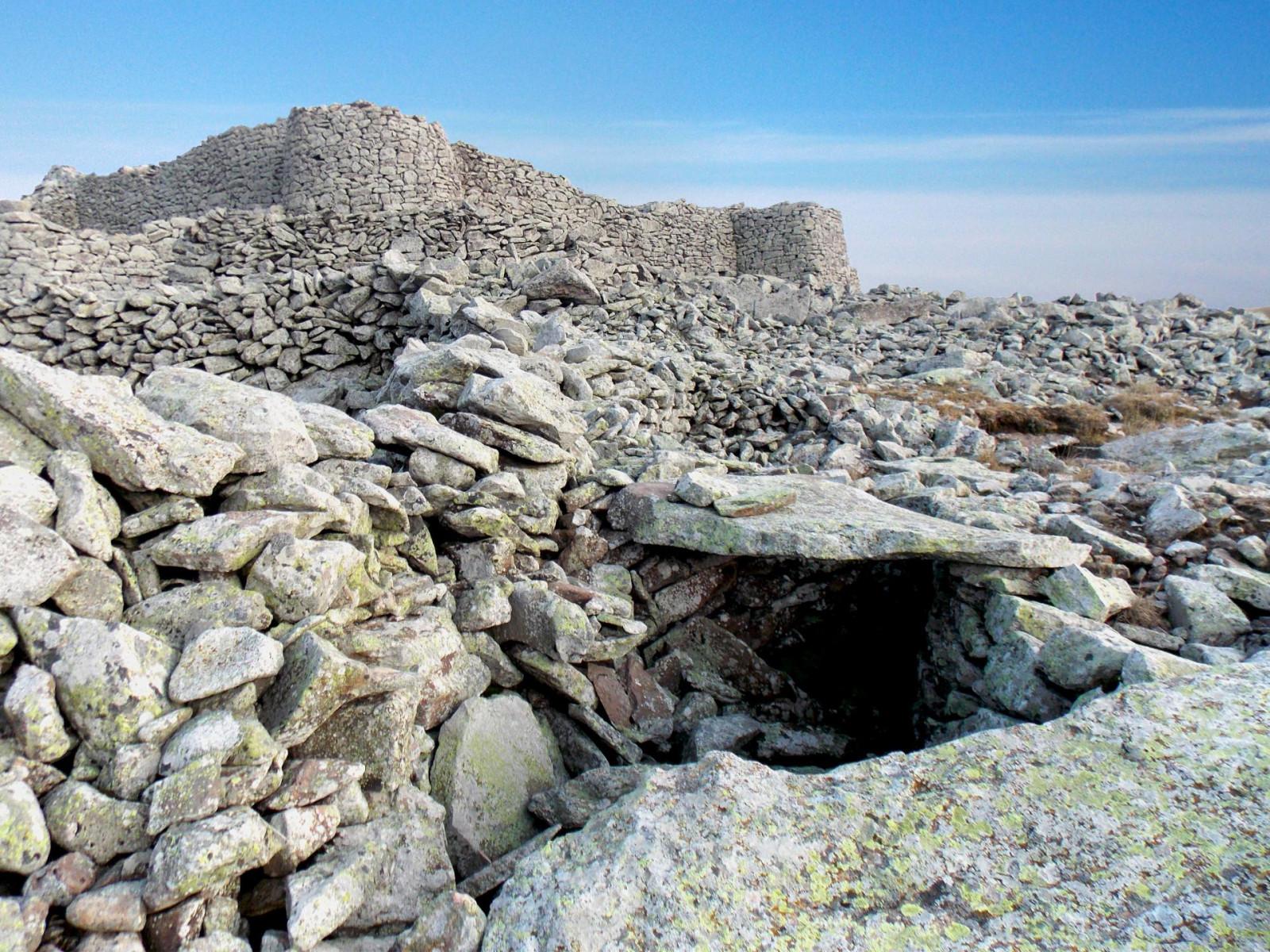 აბულის ციხე და მისი გვირაბები