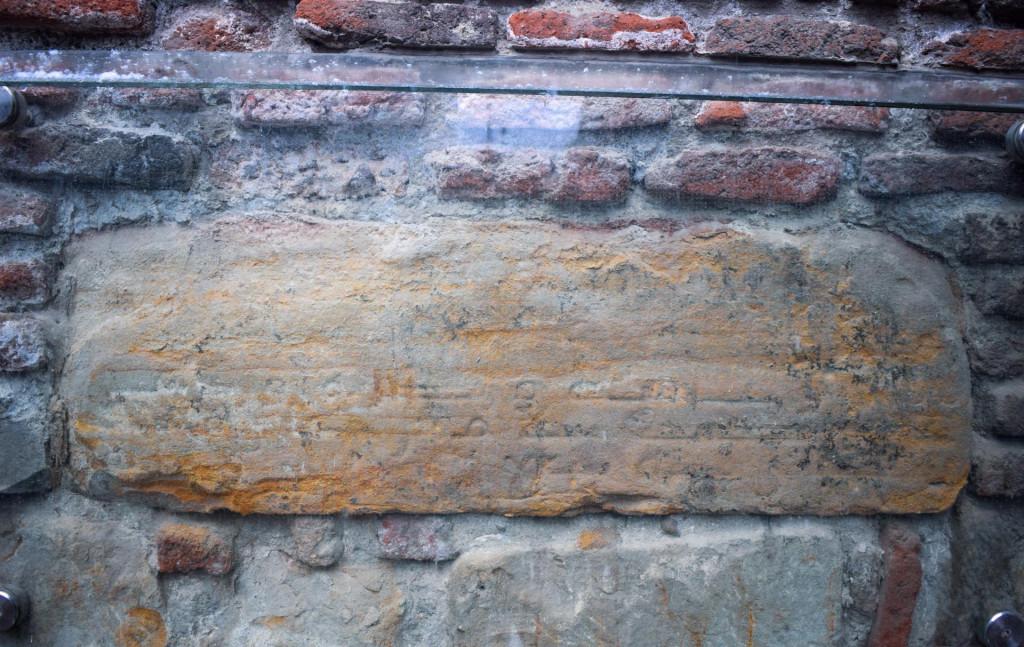 თბილისის ციხის გალავნის არაბულ წარწერიანი ქვა