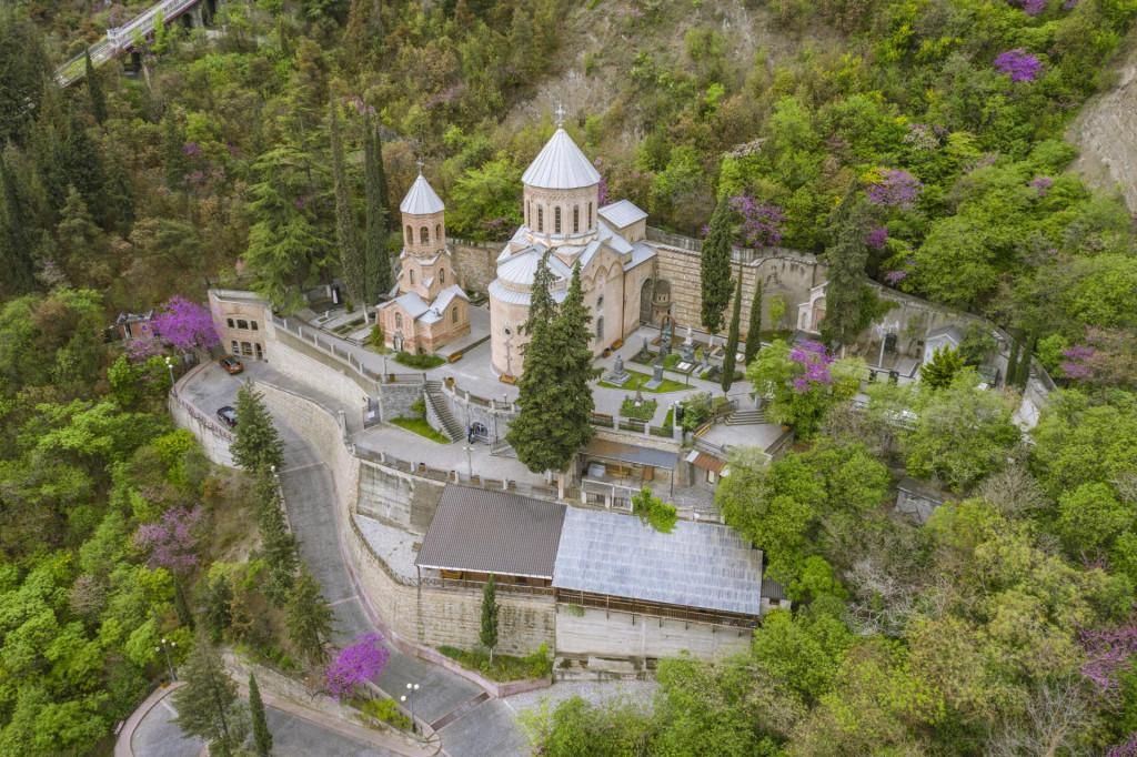 Mamadaviti, Father\'s David church, Mtatsminda pantheon