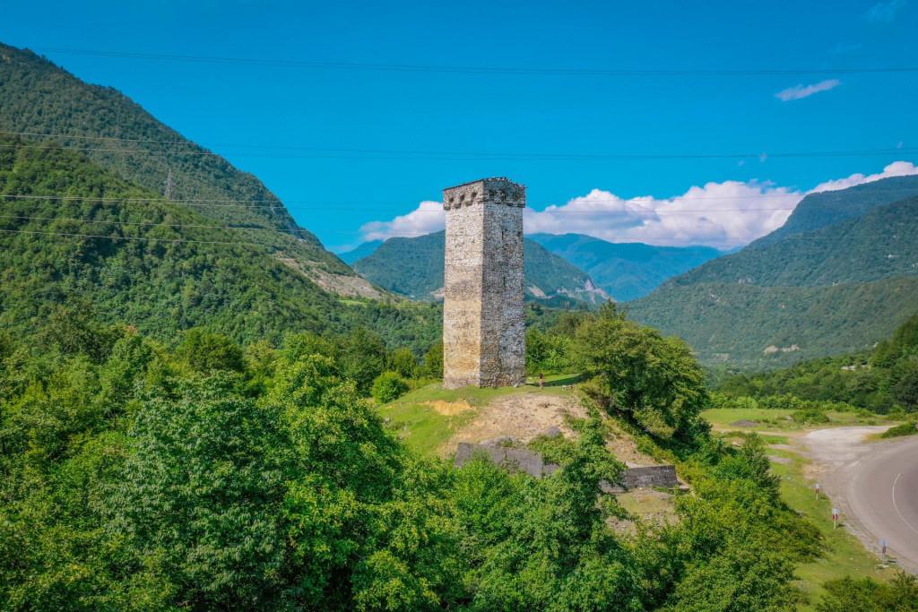 ომუნეს ჯიხა, სვანური კოშკი, Svanetian tower