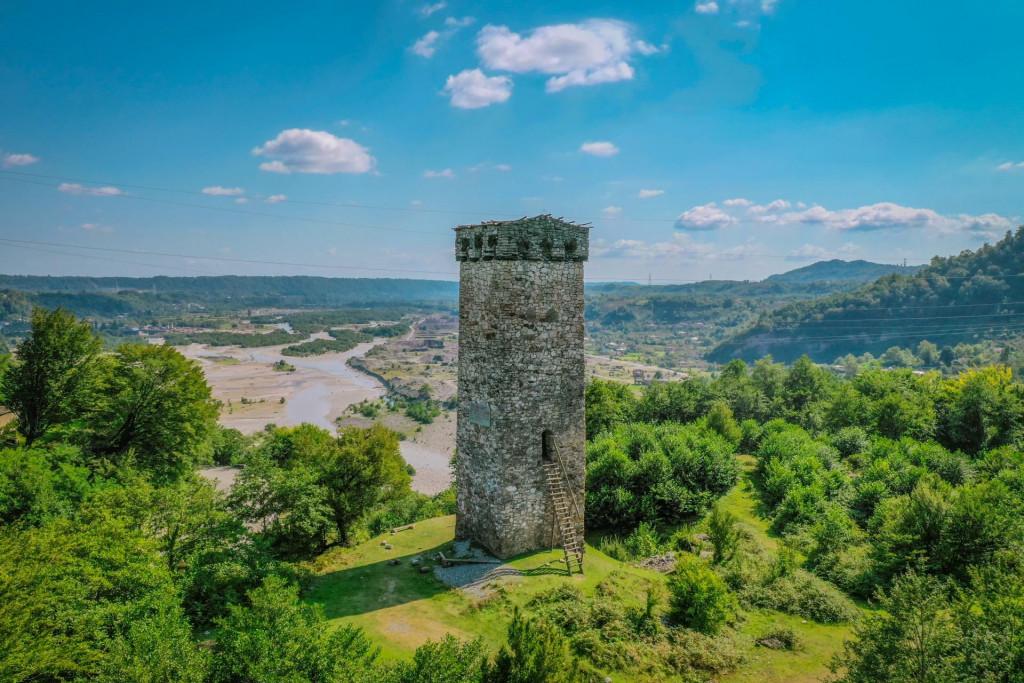 ომუნეს ჯიხა, სვანური კოშკი, Svanetian tower