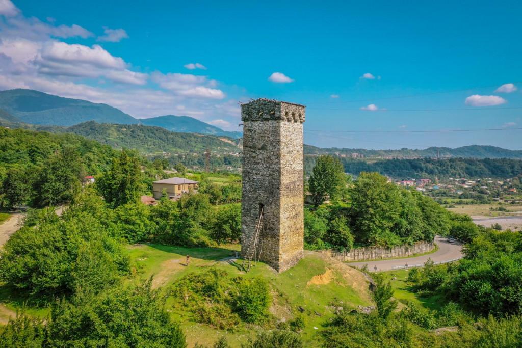ომუნეს ჯიხა, სვანური კოშკი, Svanetian tower