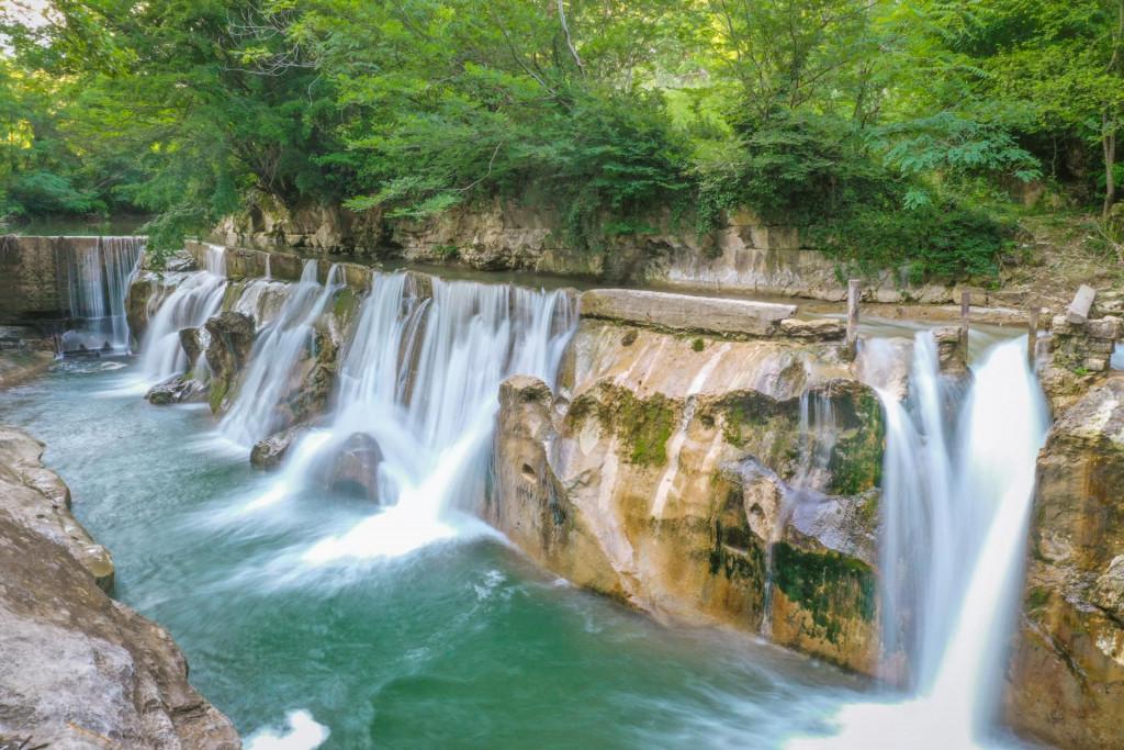 ქადაგიძის რაფი - ჩანჩქერი, waterfall, Cave, dinosaur footprints