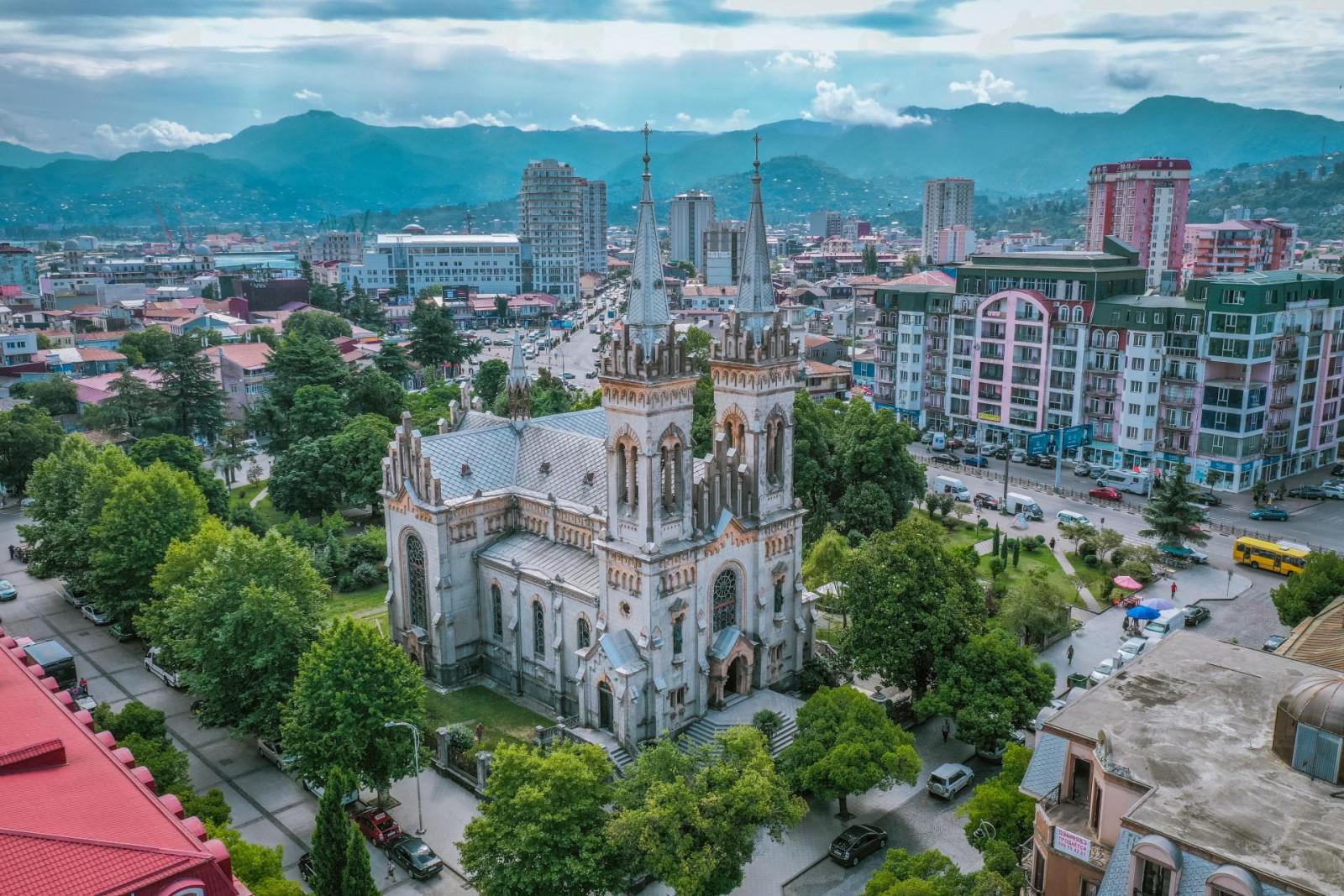 ღვთისმშობლის შობის სახელობის საკათედრო ტაძარი, ბათუმი - Holy Mother Virgin Nativity Cathedral, Batumi