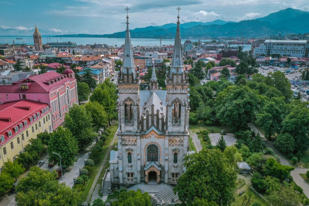 ღვთისმშობლის შობის სახელობის საკათედრო ტაძარი, ბათუმი - Holy Mother Virgin Nativity Cathedral, Batumi