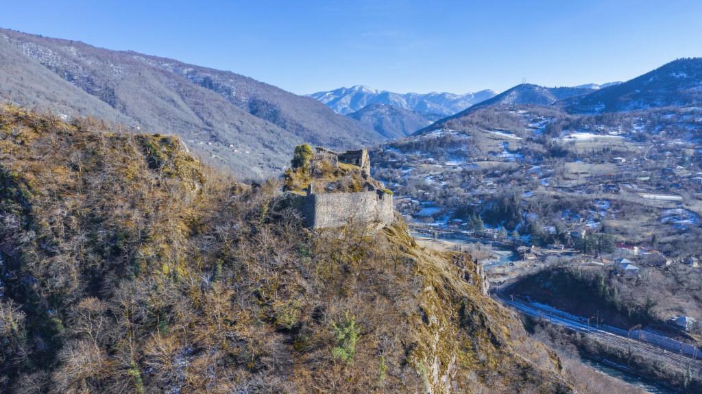 ჩხერის ციხე Замок Чхери