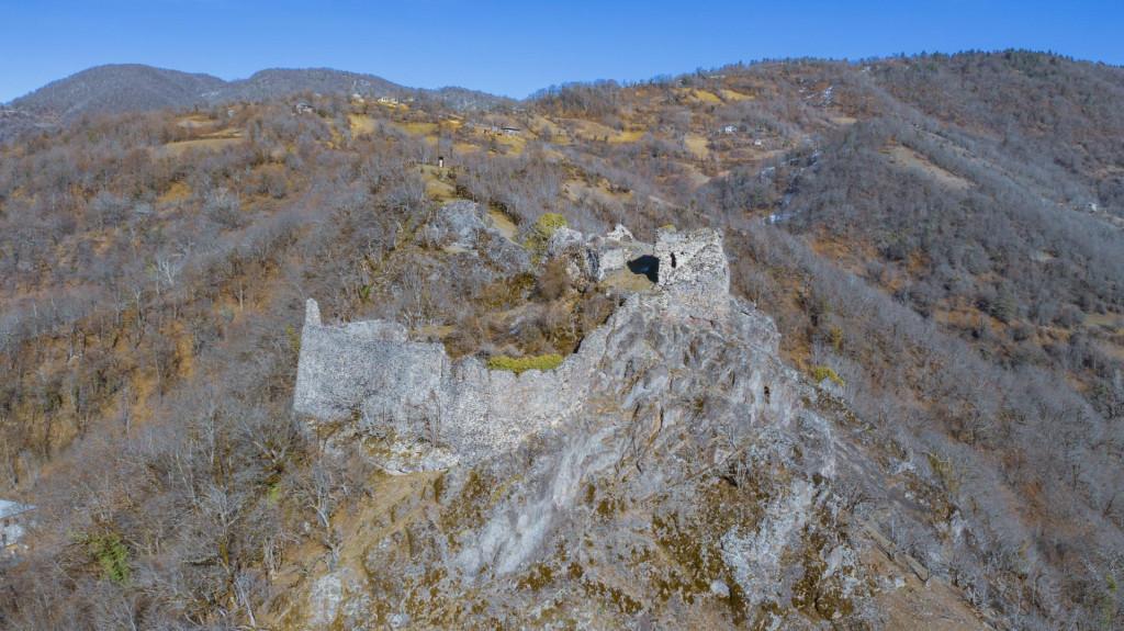 ჩხერის ციხე Замок Чхери