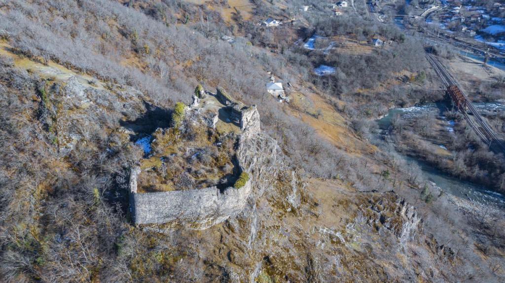 ჩხერის ციხე Замок Чхери