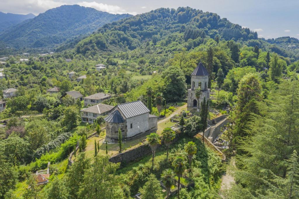 Likhauri Church, Guria, ღვთისმშობელის ეკლესია