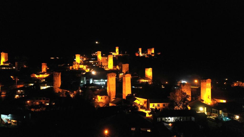 ღამის მესტია Mestia, Svaneti Местия, Сванетия