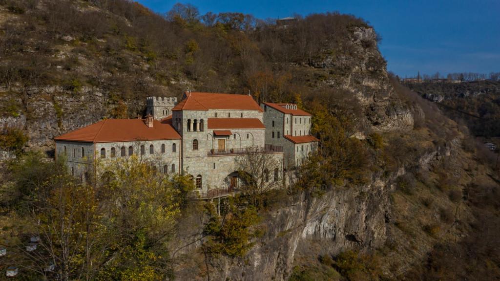 მღვიმევის მონასტერი, monastery, church