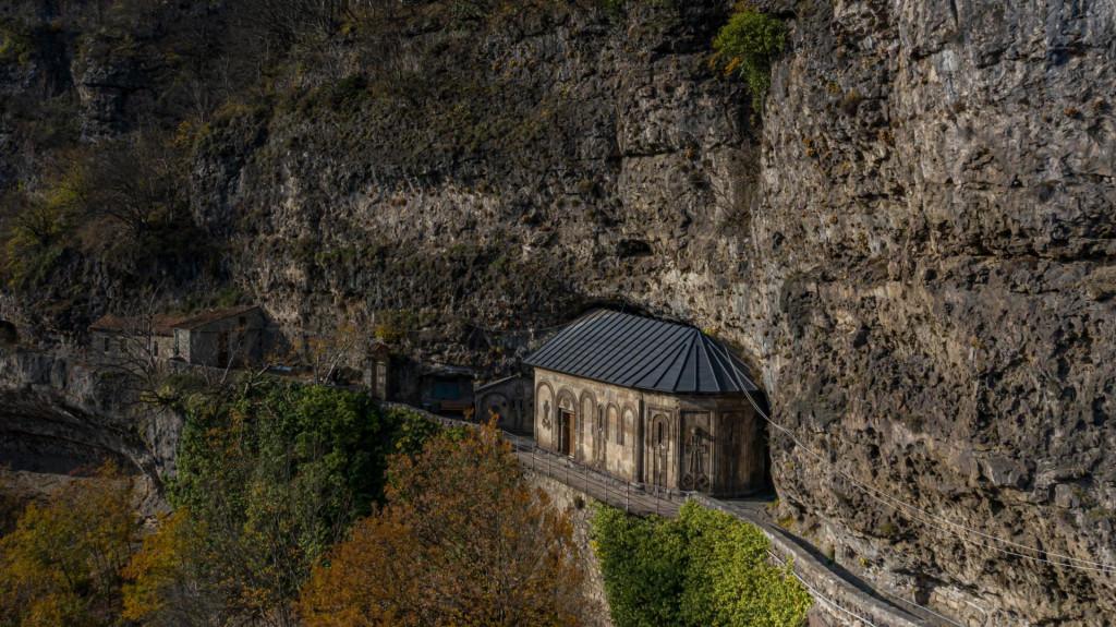 მღვიმევის მონასტერი, monastery, church