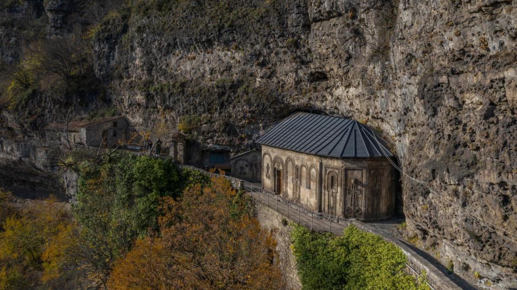 მღვიმევის მონასტერი, monastery, church
