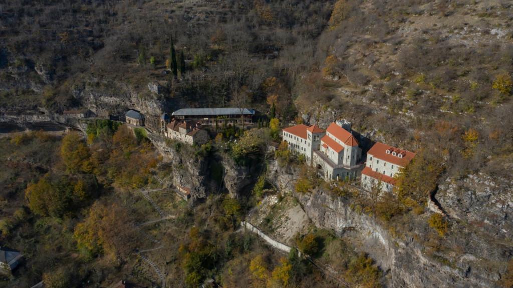 მღვიმევის მონასტერი, monastery, church