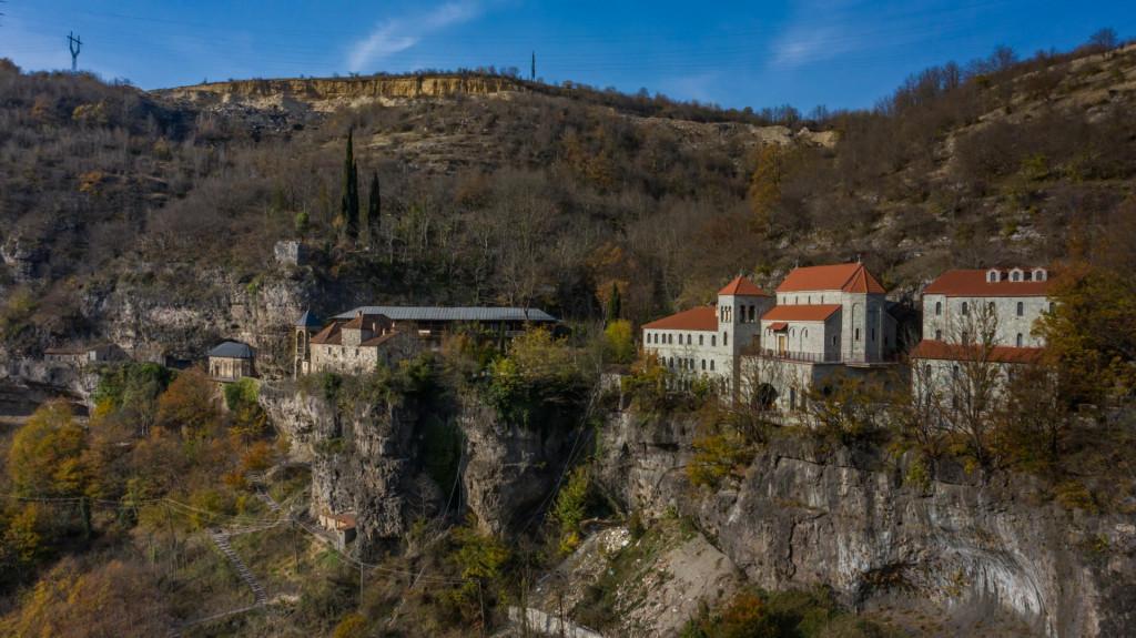 მღვიმევის მონასტერი, monastery, church