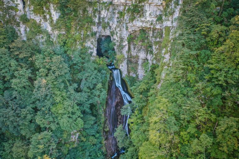 ტობის ჩანჩქერი და არსენ ორჯონიკაშვილის მღვიმე, მარტვილი, სამეგრელო - Tobi Waterfall and Arsen Orjonikashvili Cave, Martvili, Samegrelo