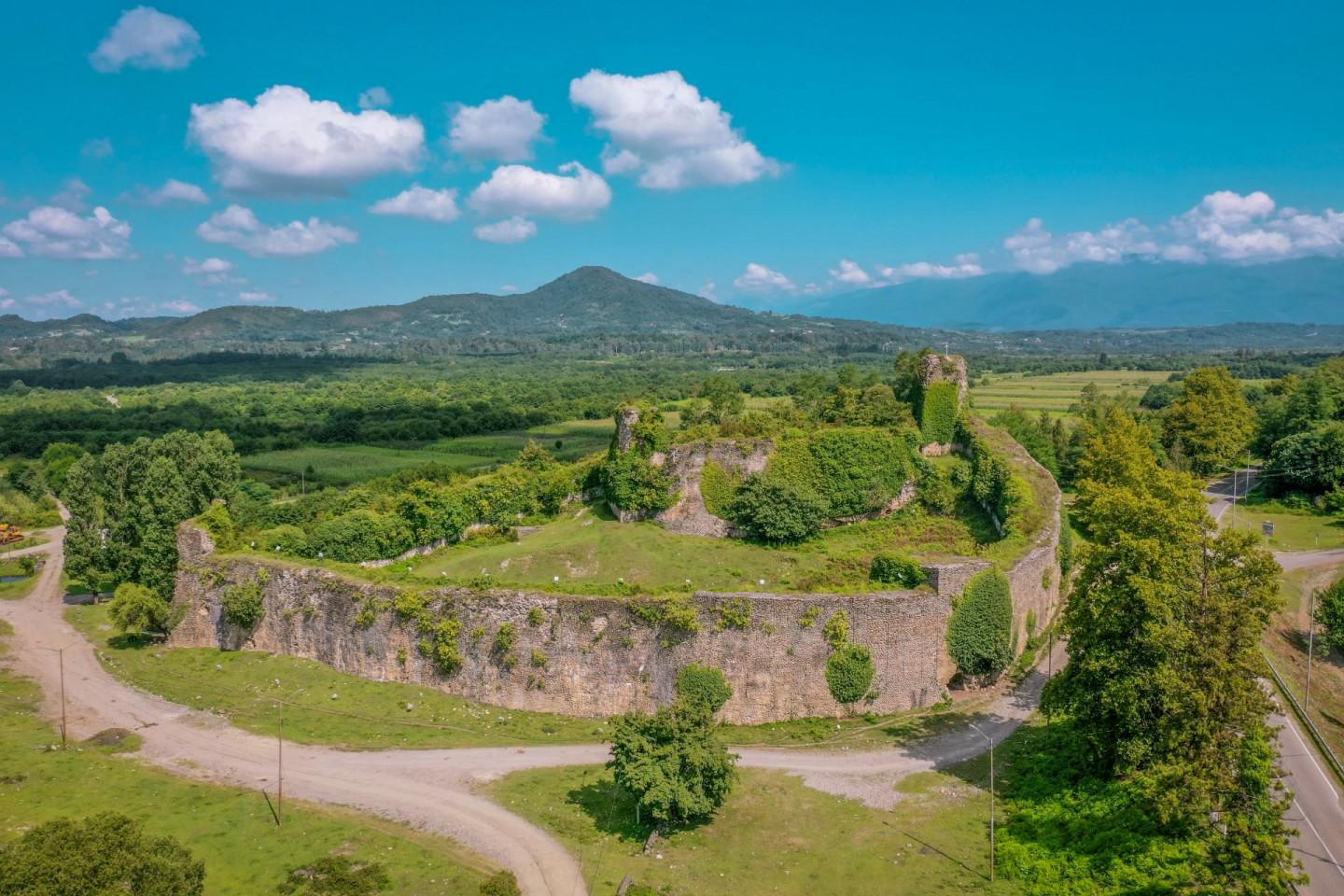რუხის ციხე - Rukhi Castle