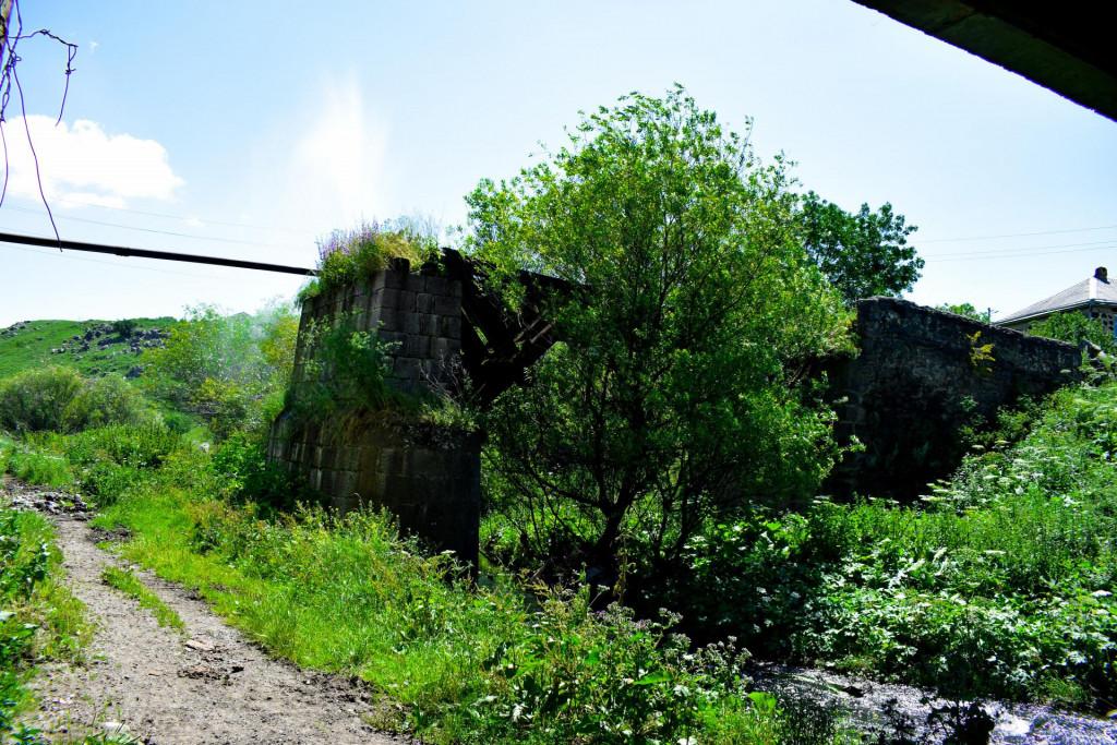 წალკის ხიდში ჩატანებული ეკლესიის წარწერიანი ქვა