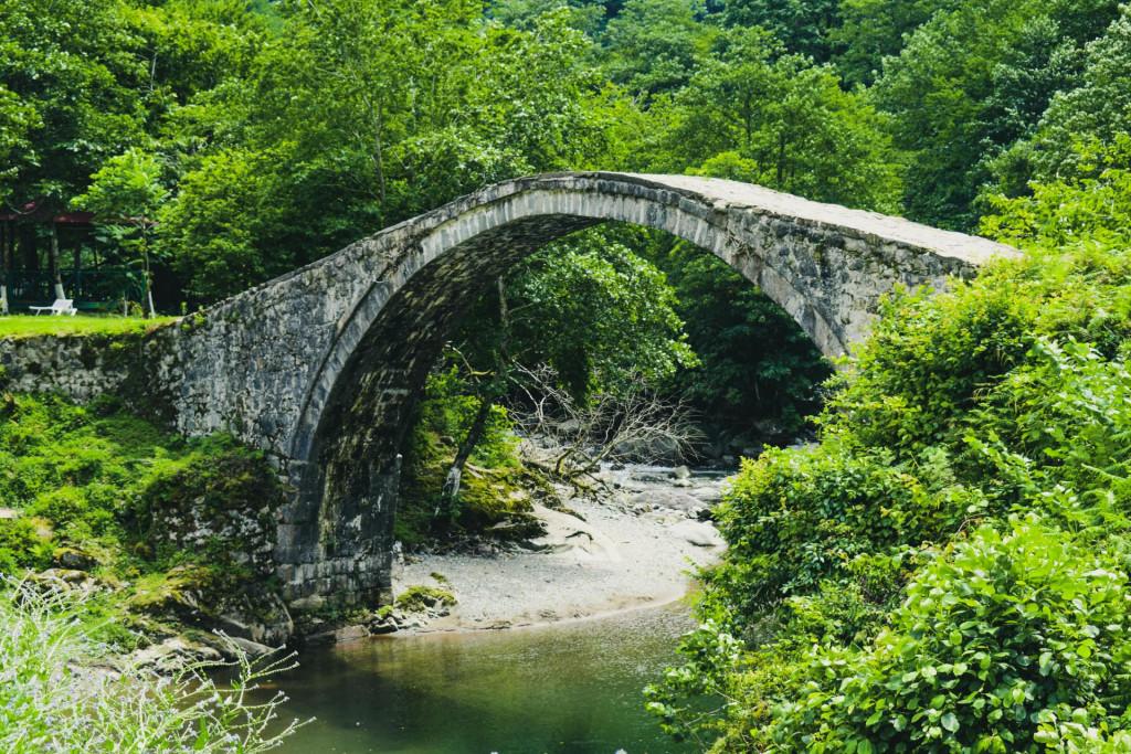 ტყემაკარავის შუა საუკუნეების (თამარის) ქვის ხიდი