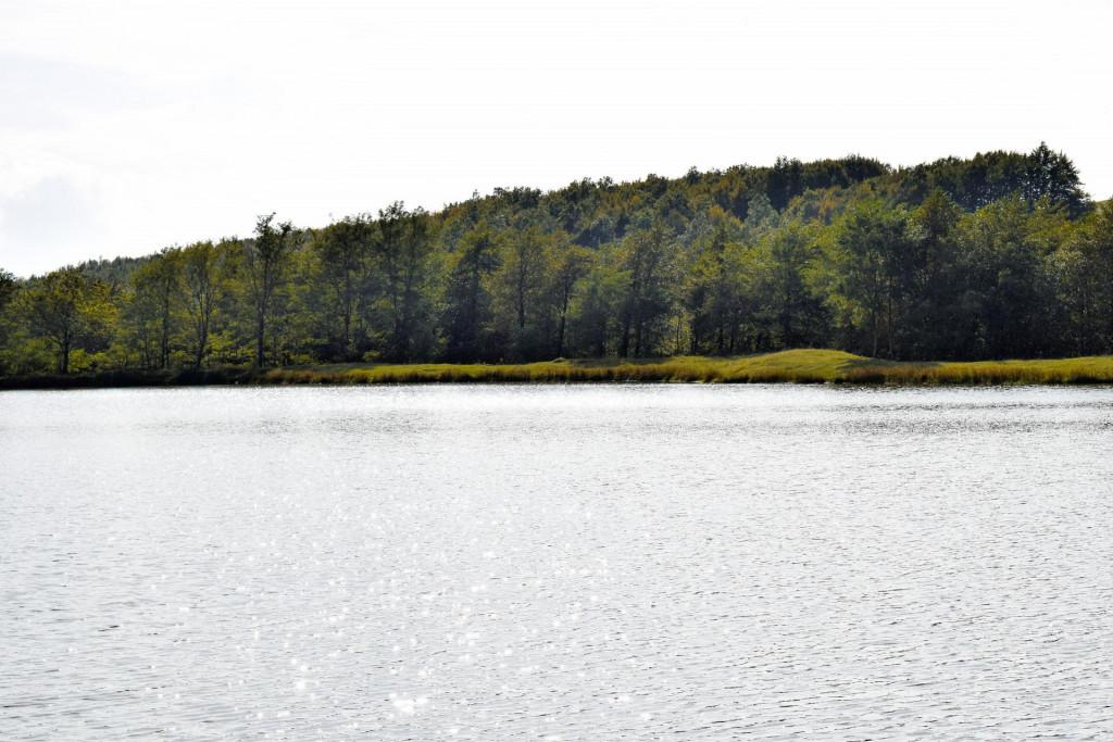 უსახელოს ტბა