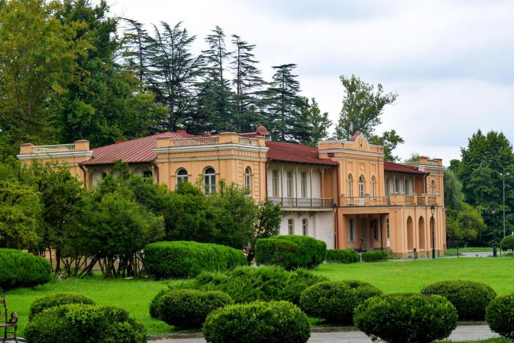 დადიანების სასახლე