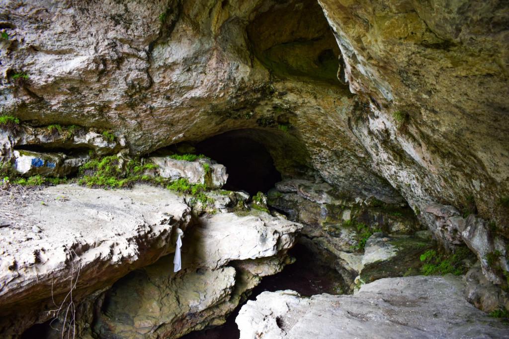 ხვედელიძეების კლდის მღვიმე ზოდში