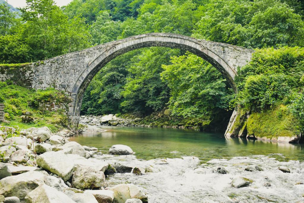 ტყემაკარავის შუა საუკუნეების (თამარის) ქვის ხიდი