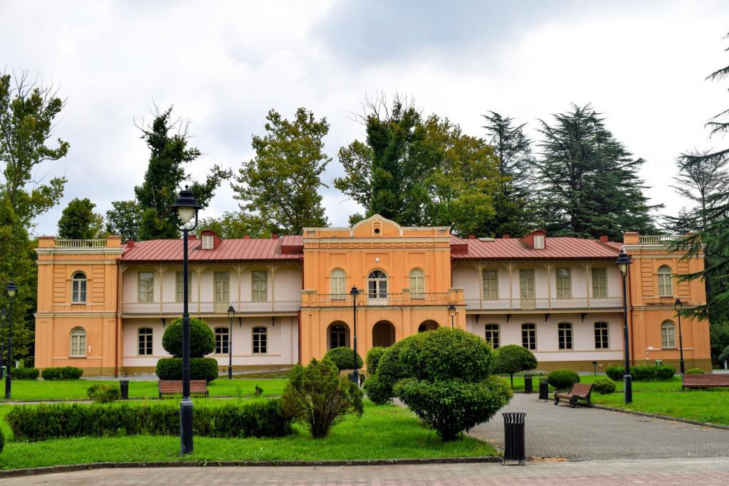 დადიანების სასახლე