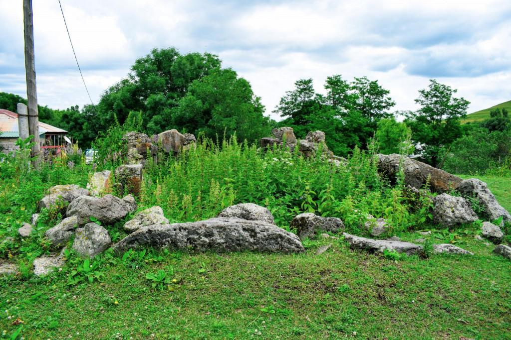 ქვემო ყარაბულაღის (შავწყაროს) ნაეკლესიარი