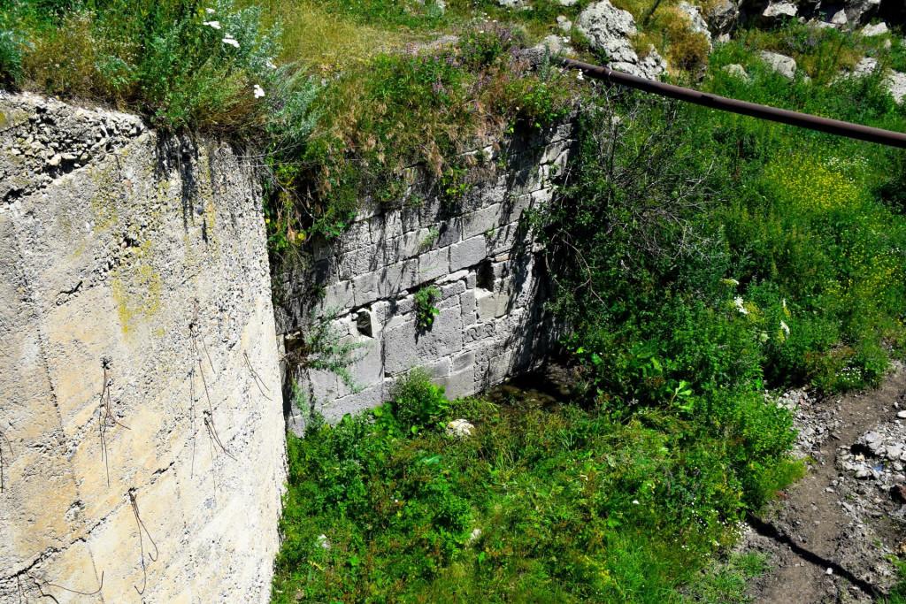 წალკის ხიდში ჩატანებული ეკლესიის წარწერიანი ქვა