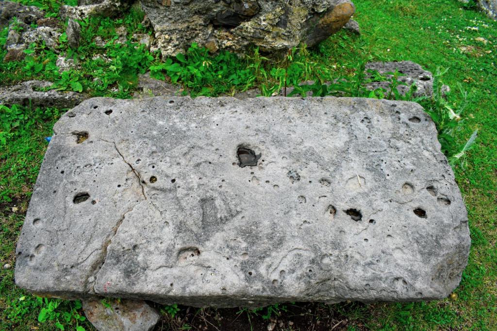 ქვემო ყარაბულაღის (შავწყაროს) ნაეკლესიარი