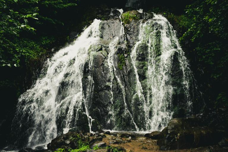 ჩანჩქერი ენგურის ხეობაში