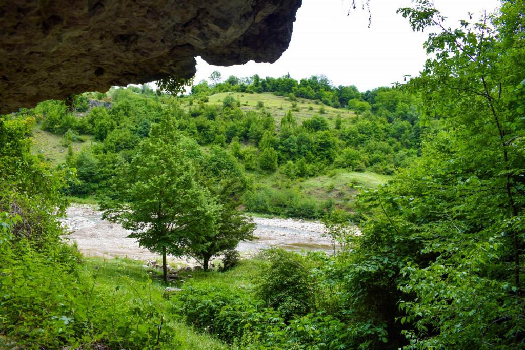 ხვედელიძეების კლდის მღვიმე ზოდში